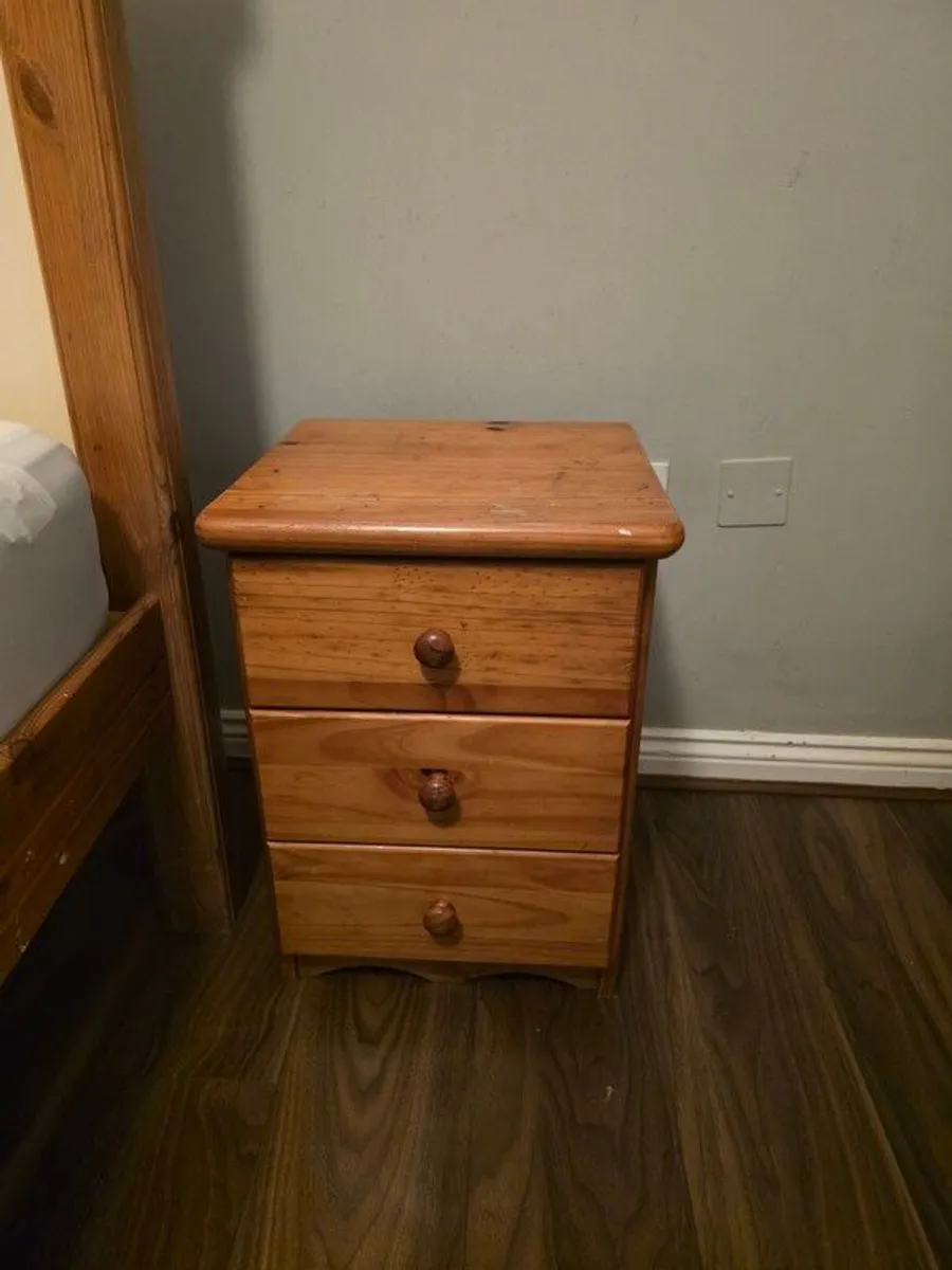 4.6 Bed frame and mattress - Image 3