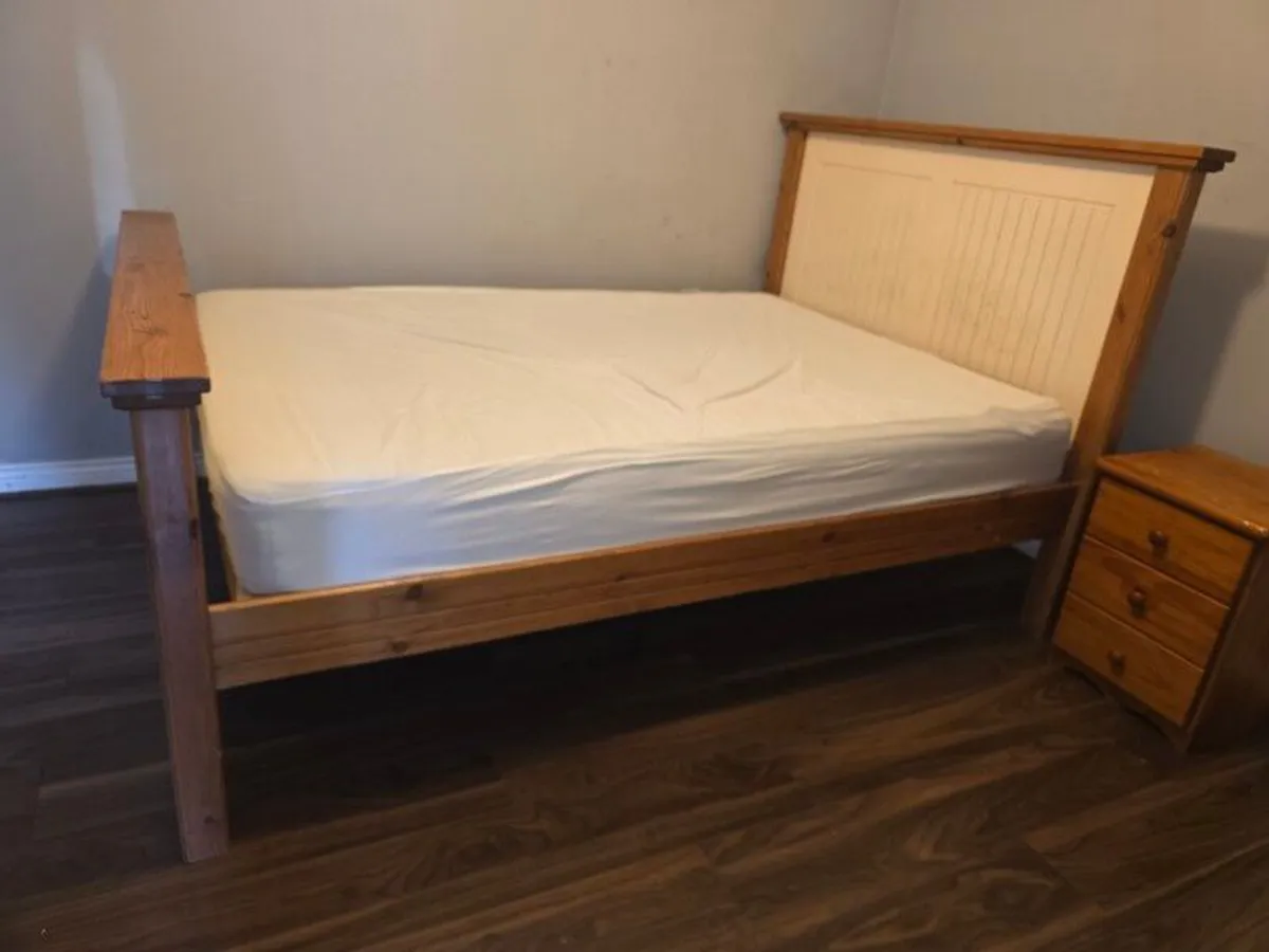 4.6 Bed frame and mattress - Image 4