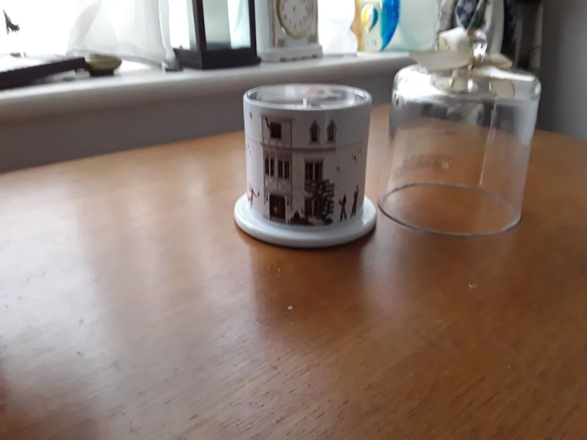 Lovely brand new scented vanilla candle unwanted - Image 3