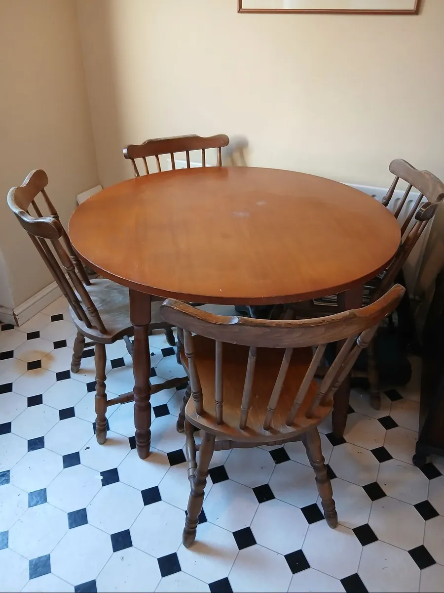 Table and 4 chairs - Image 3