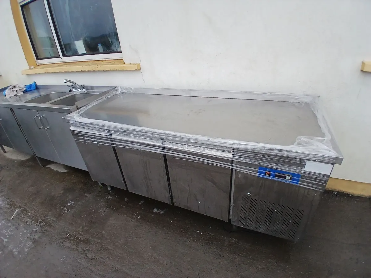 Staneless steel cabbinet  work bench on wheels - Image 1