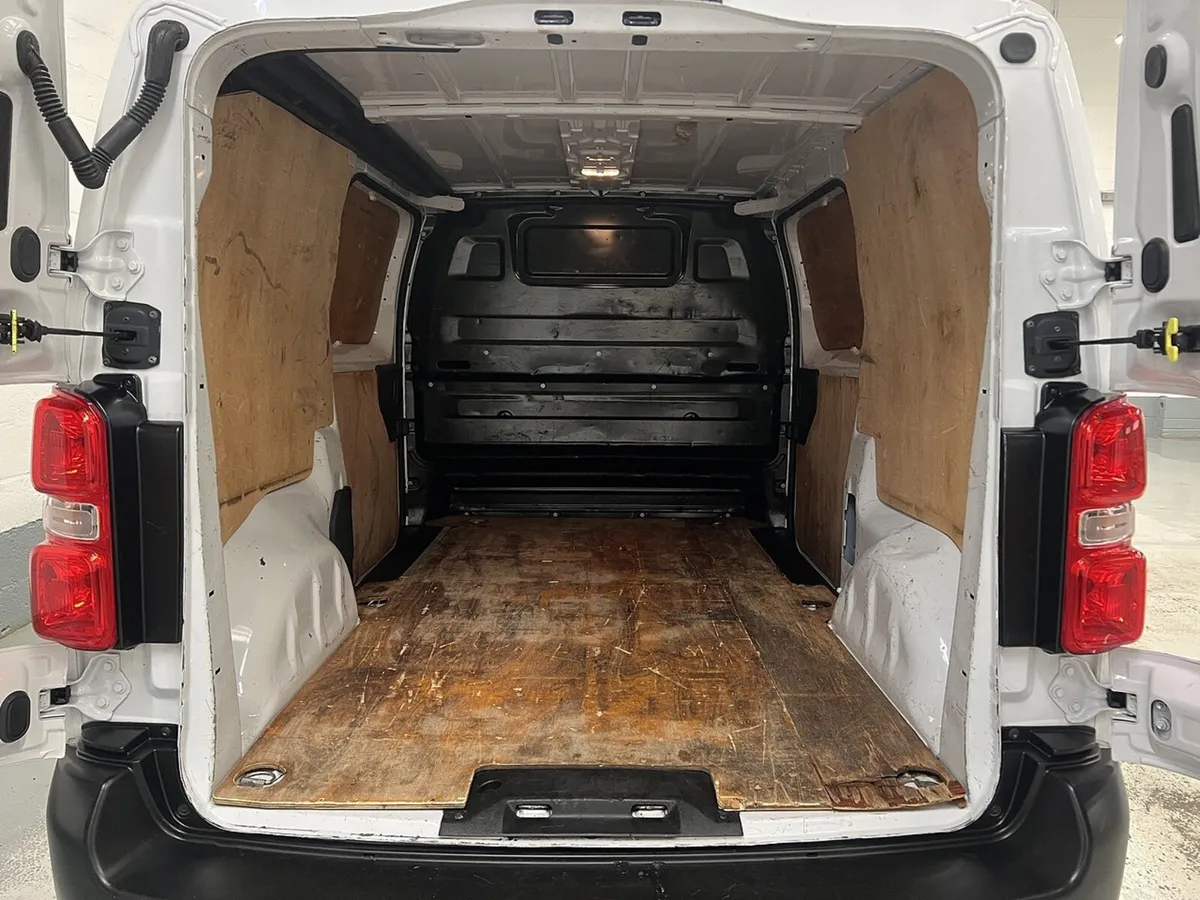 2023 Citroen Dispatch Panel Van - Image 2