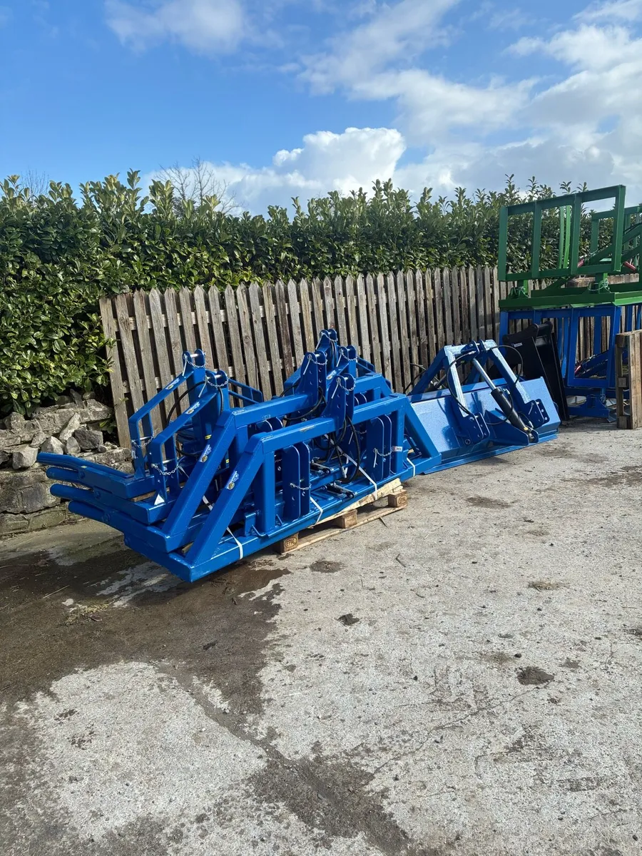 Dowd bale lifters and power box - Image 1