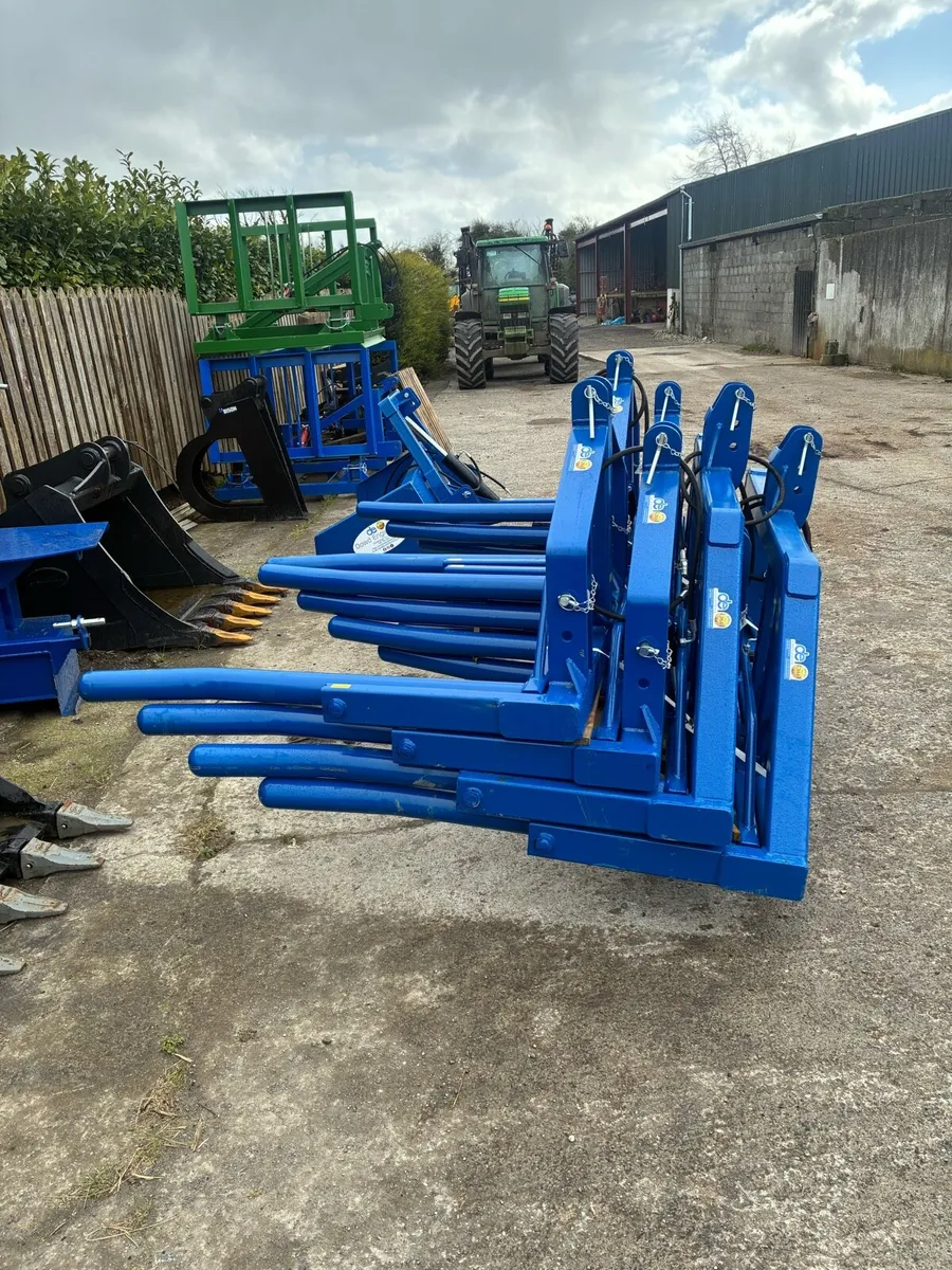 Dowd bale lifters and power box - Image 3