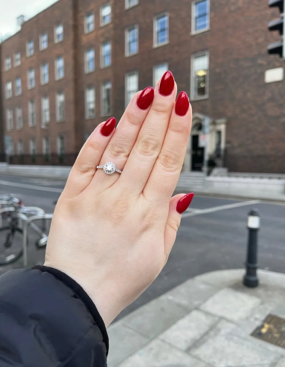 Diamond engagement ring - Image 2