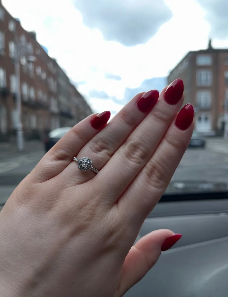 Diamond engagement ring - Image 3