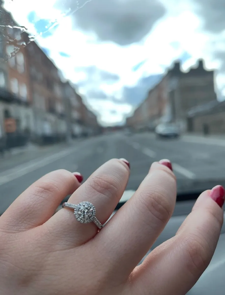 Diamond engagement ring - Image 4