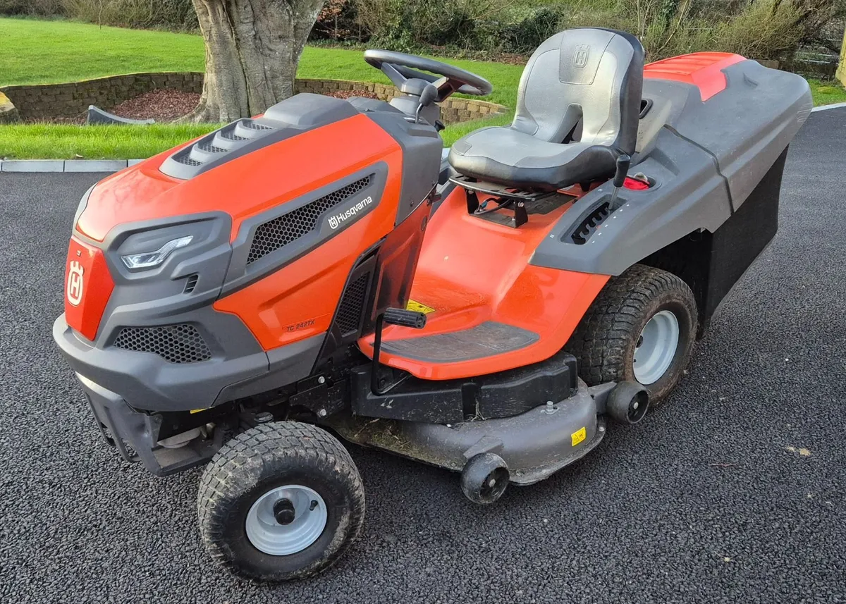 Husqvarna TC242TX 42" 108cm Ride on Lawnmower Twin - Image 1