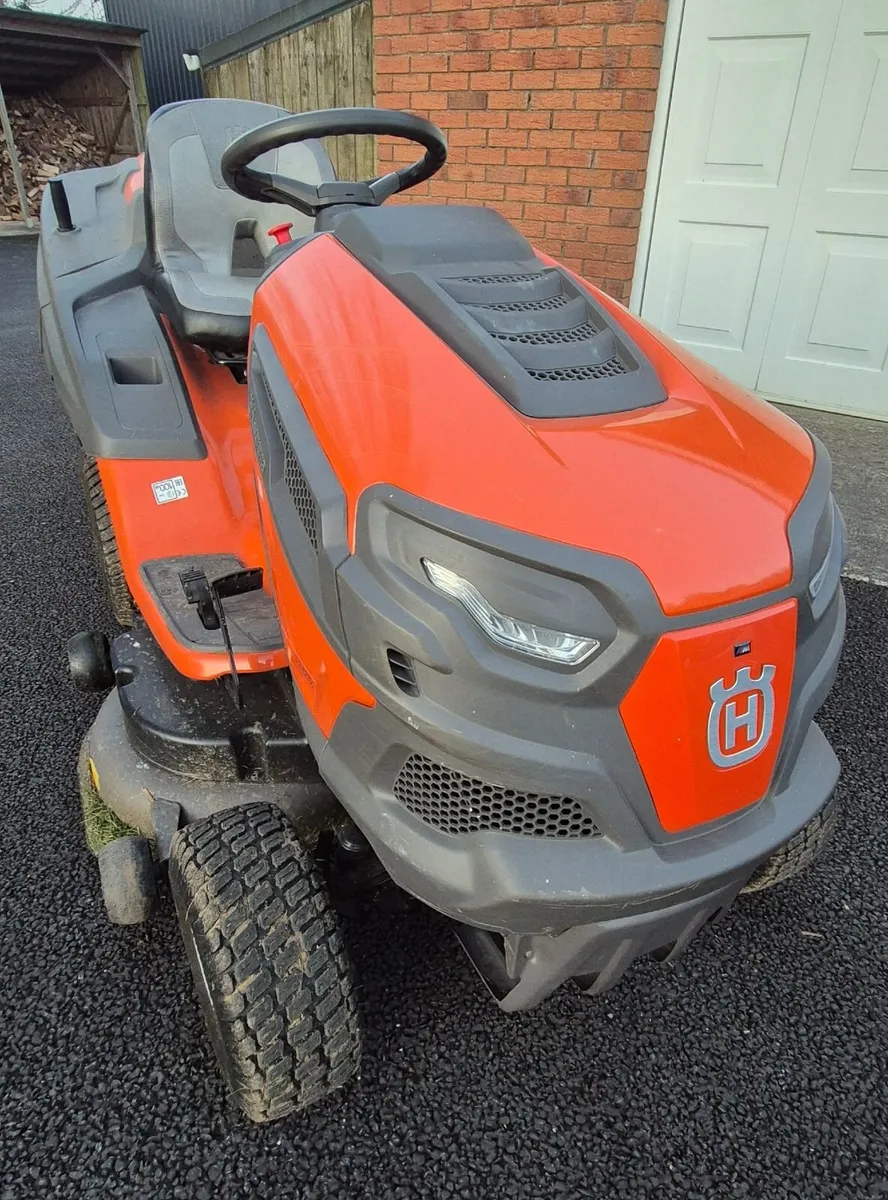 Husqvarna TC242TX 42" 108cm Ride on Lawnmower Twin - Image 3