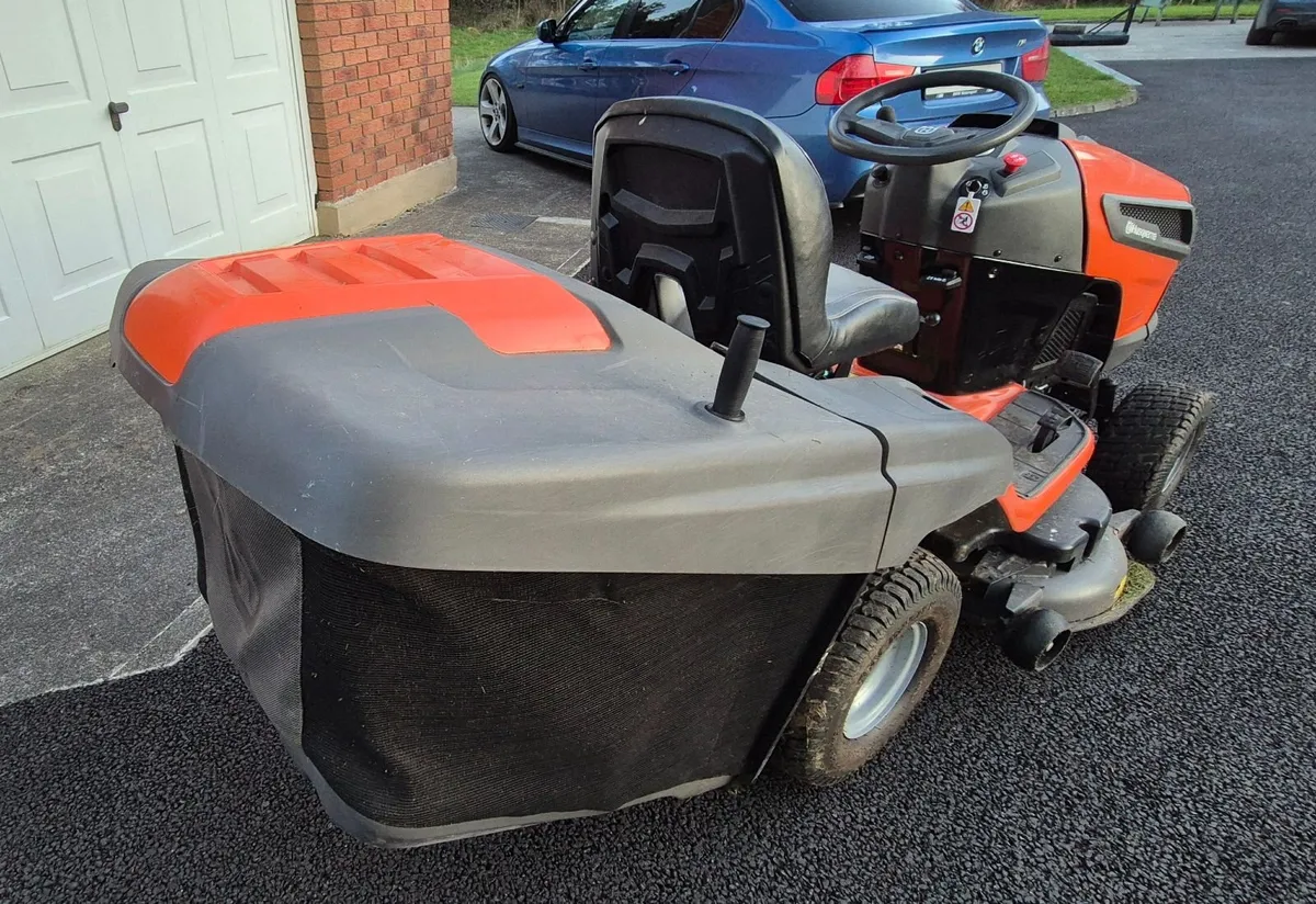 Husqvarna TC242TX 42" 108cm Ride on Lawnmower Twin - Image 4