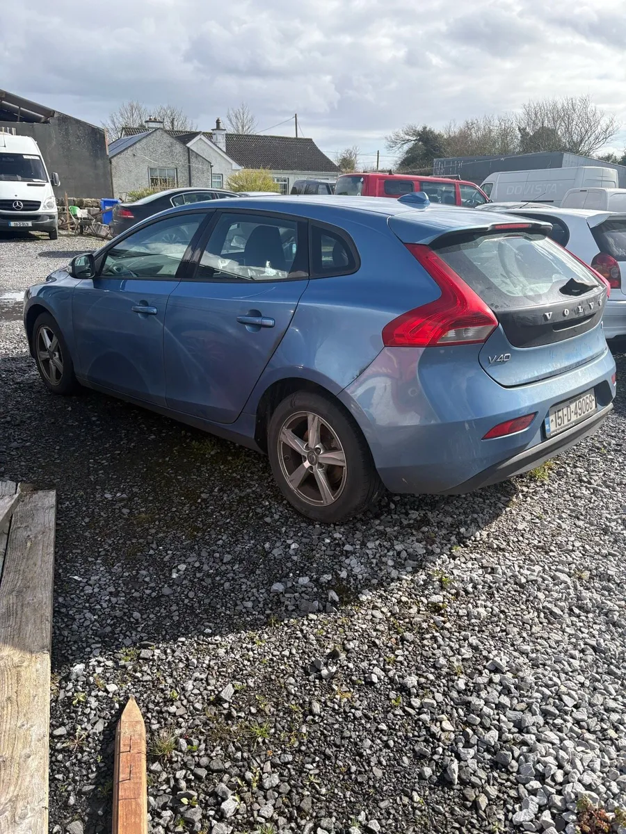 2015 Volvo V40 1.6 diesel, T belt broken. - Image 4
