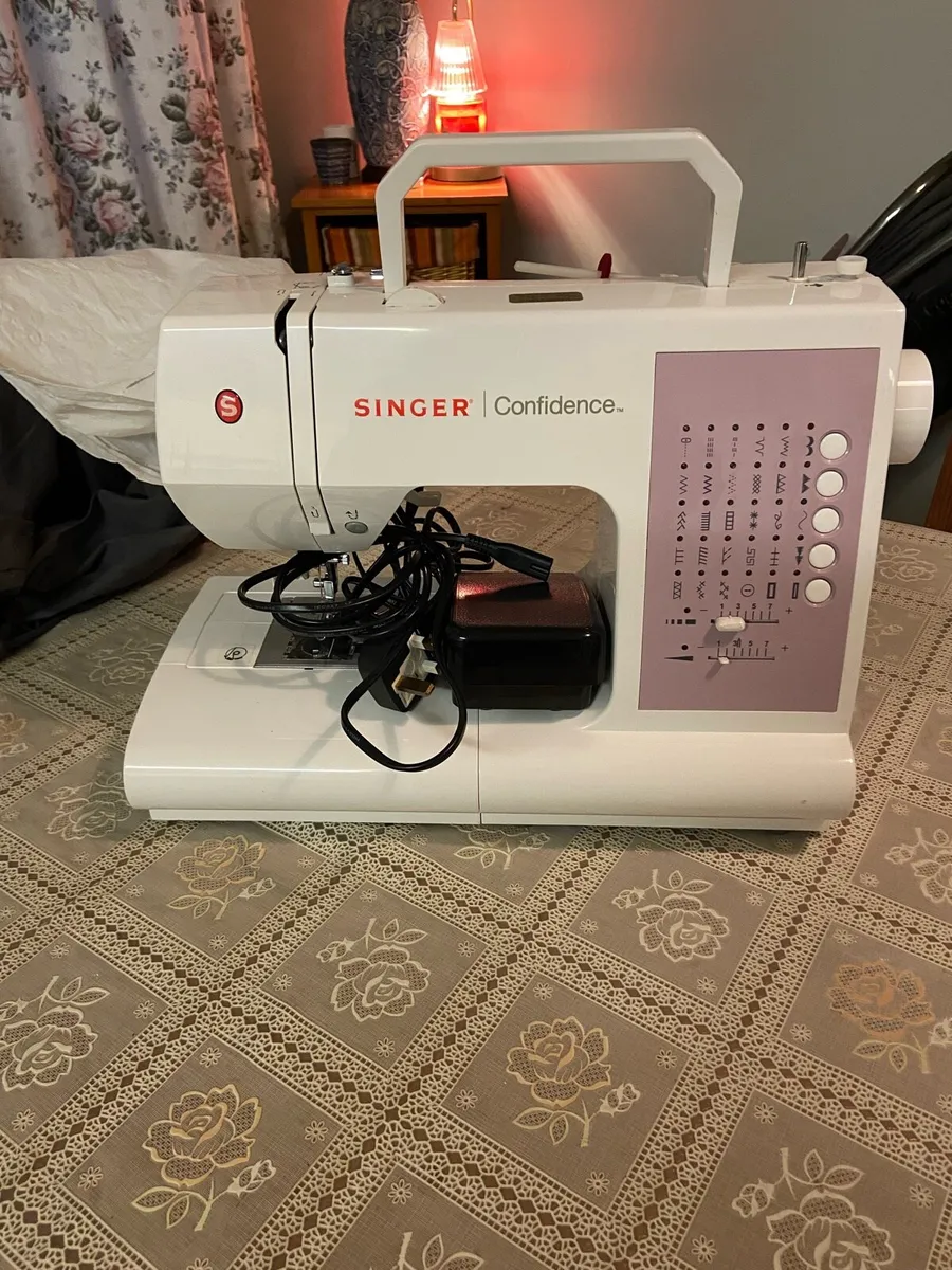 Singer.  Confidence. Sewing. Machine - Image 1