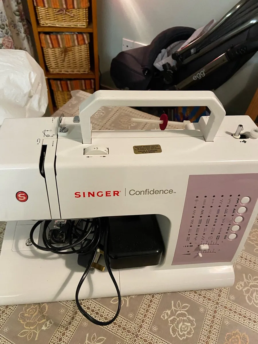Singer.  Confidence. Sewing. Machine - Image 2
