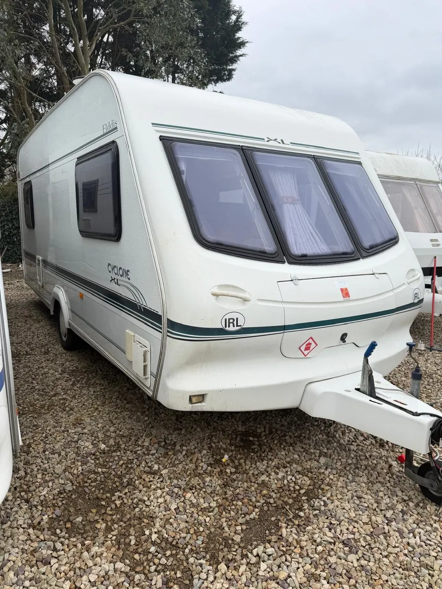 Elddis cyclone caravan with full awning - Image 1