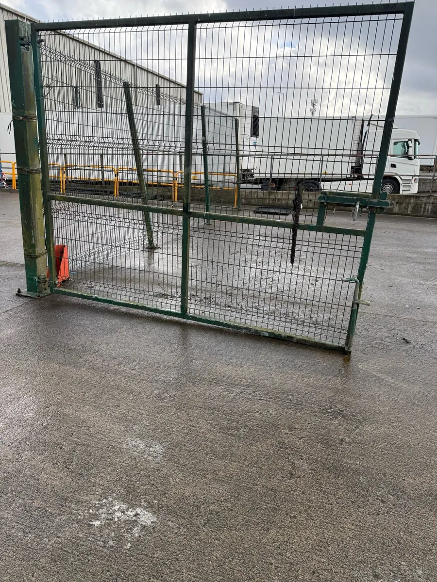 Gates and fencing - Image 1