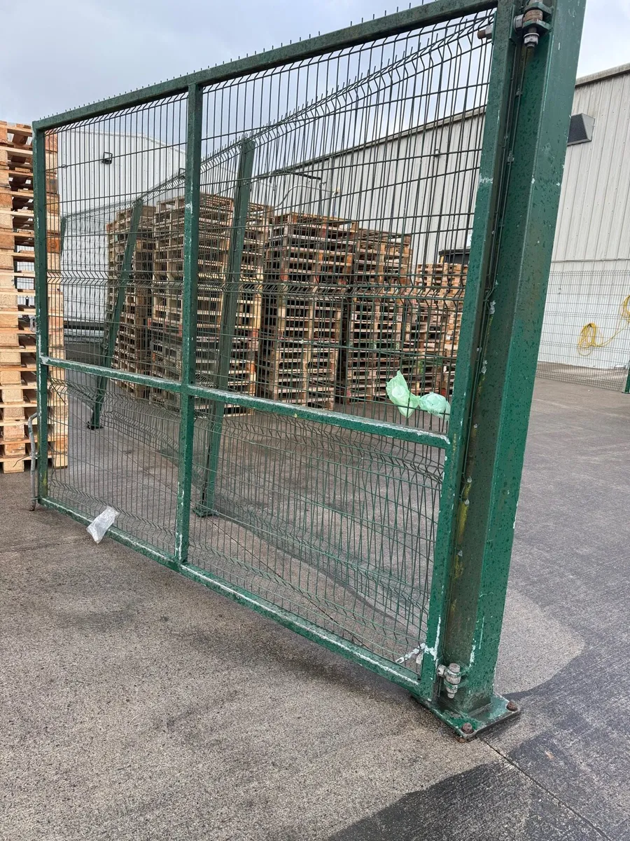 Gates and fencing - Image 2