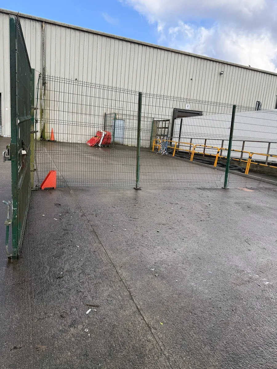 Gates and fencing - Image 3