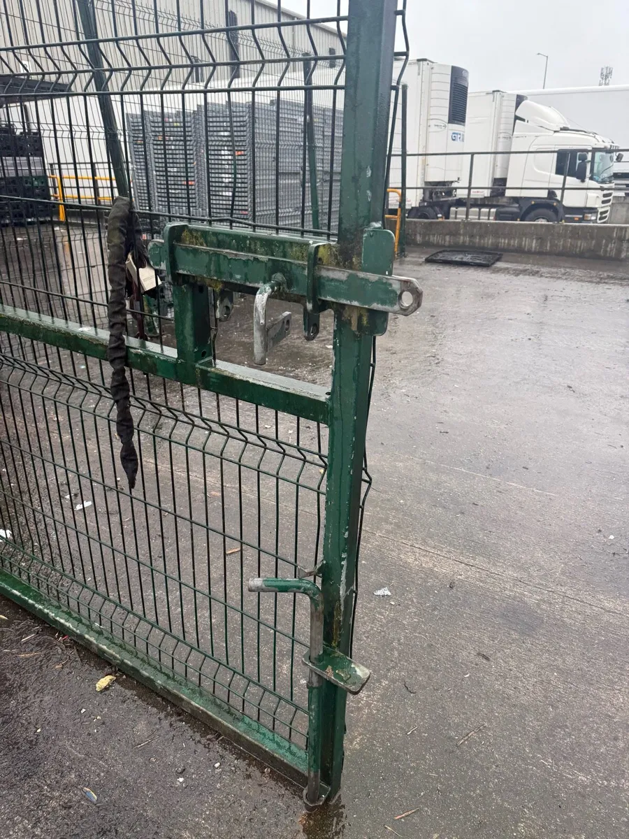 Gates and fencing - Image 4