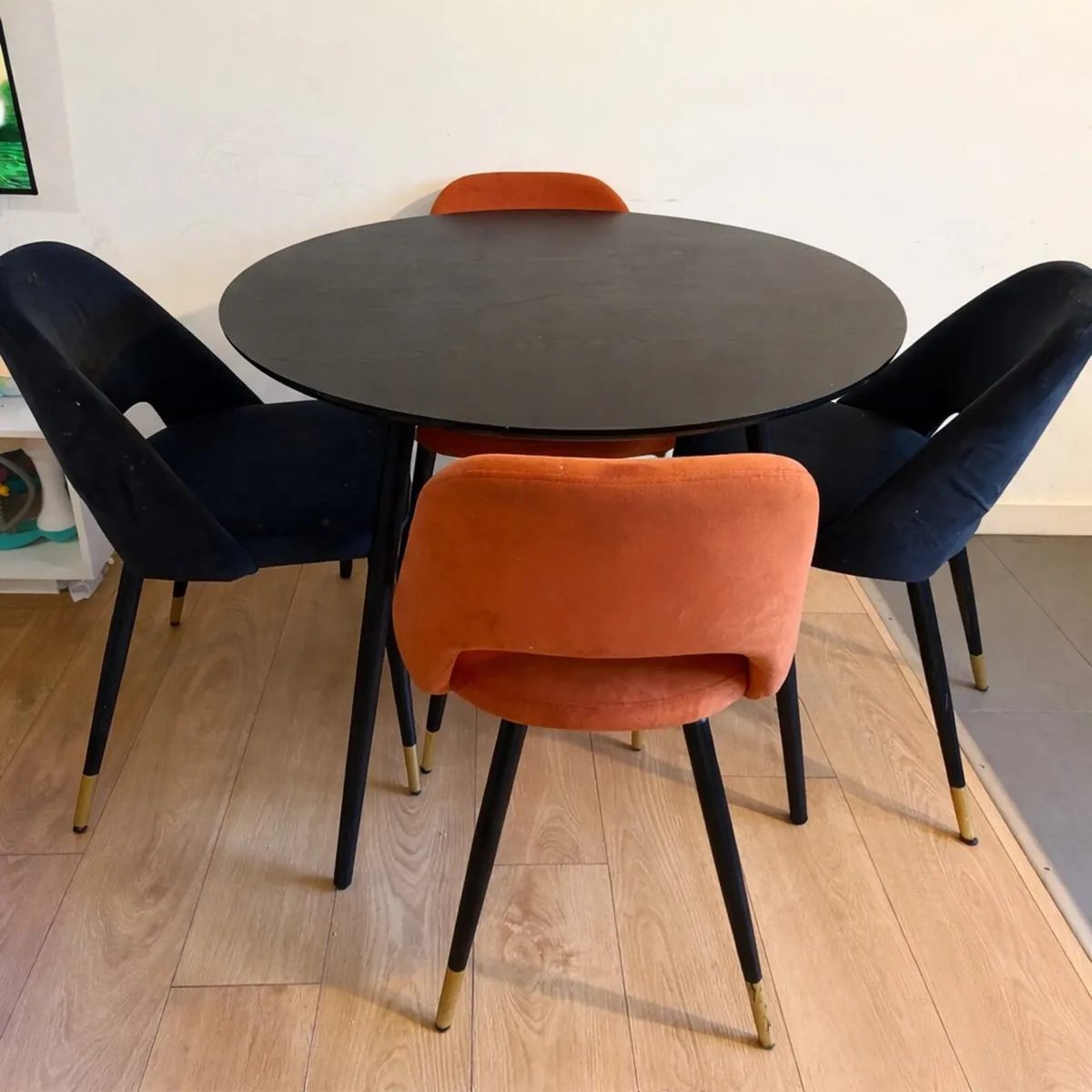 Modern Round Table Chair & Velvet Chairs - Image 3