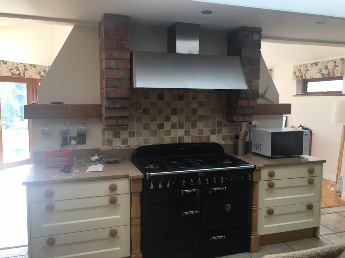 Kitchen   Beautiful solid Oak and cream kitchen - Image 3