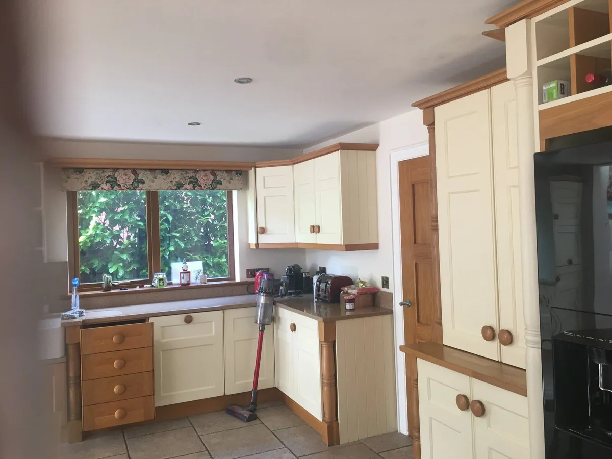 Kitchen   Beautiful solid Oak and cream kitchen - Image 2