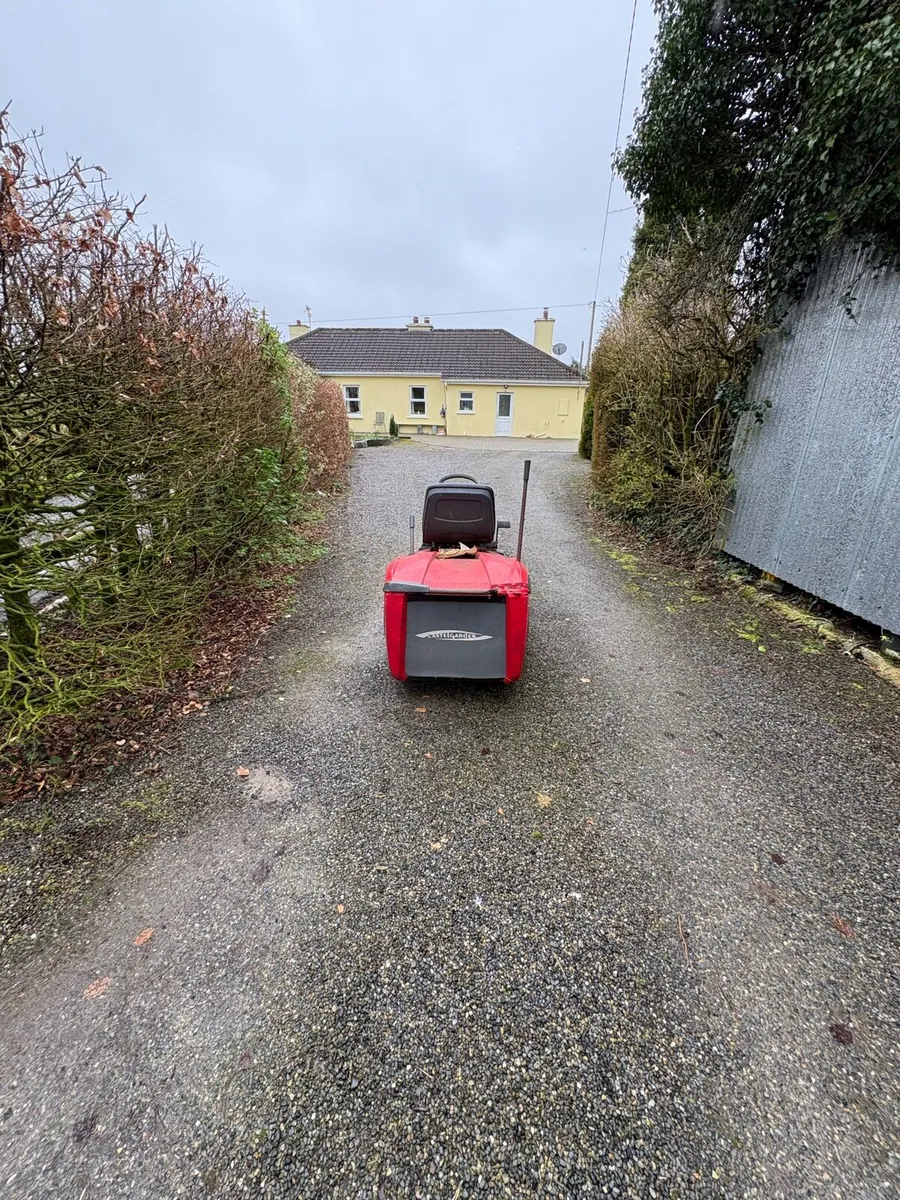 Ride on lawnmower - Image 4