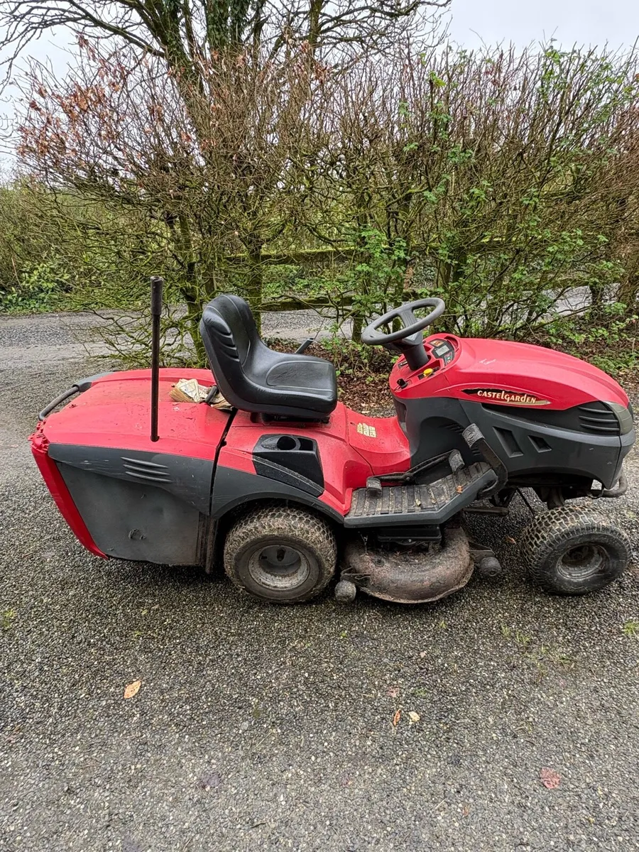 Ride on lawnmower - Image 1