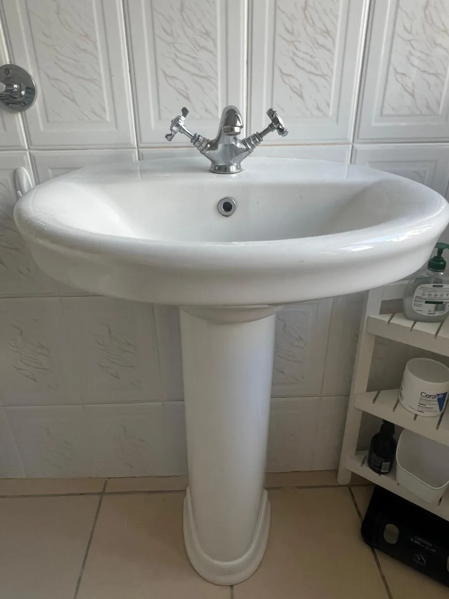 Bathroom furniture - Image 1