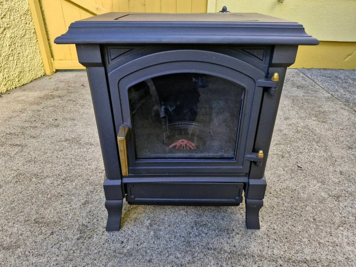 Oil Stove Nestor Martin 5kw (LIKE NEW) - Image 1