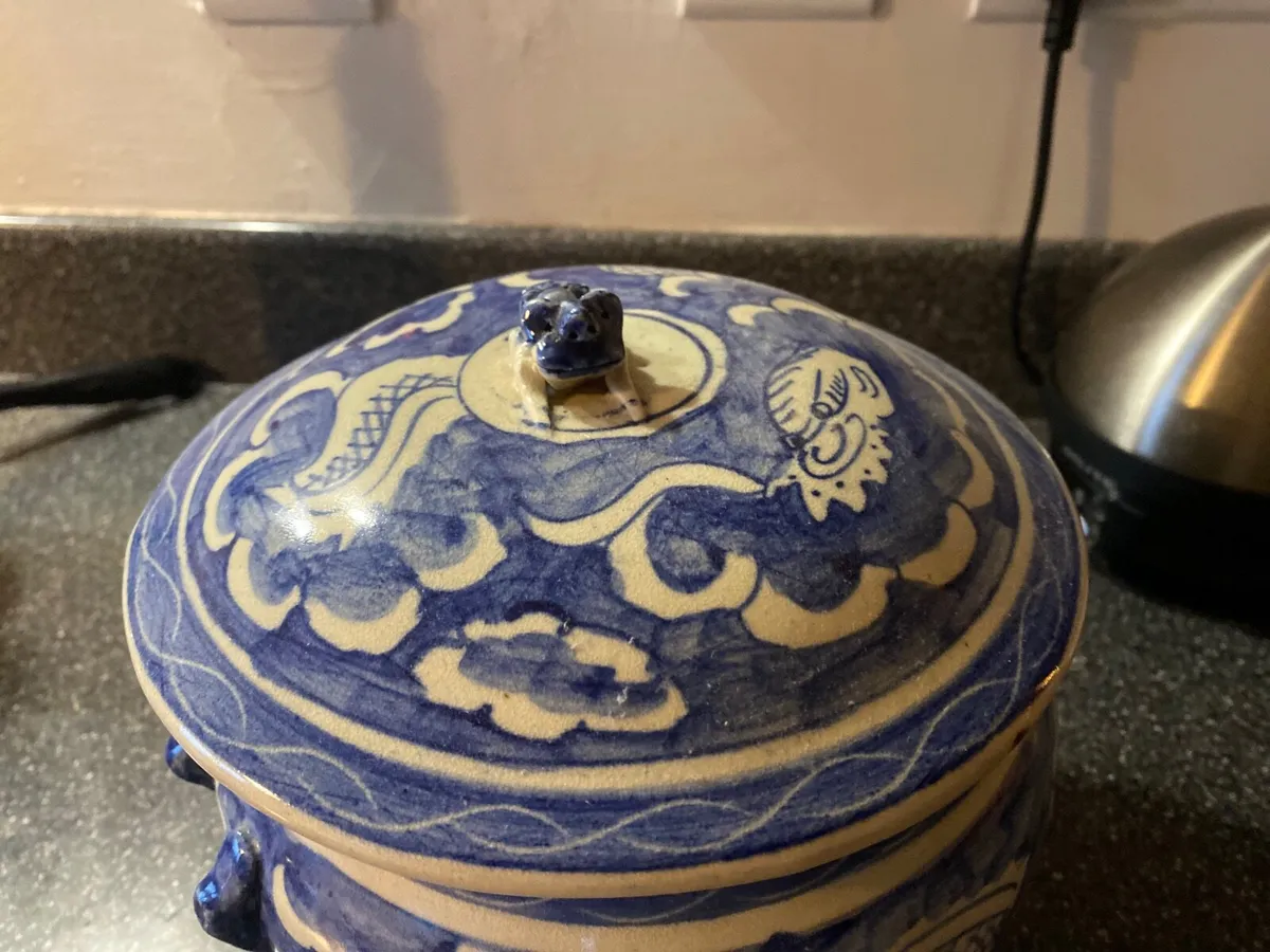 Antique oriental jar - Image 2