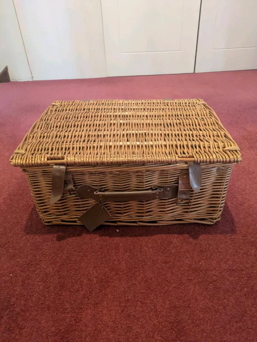 Wicker Basket with Tartan Lining - Image 2