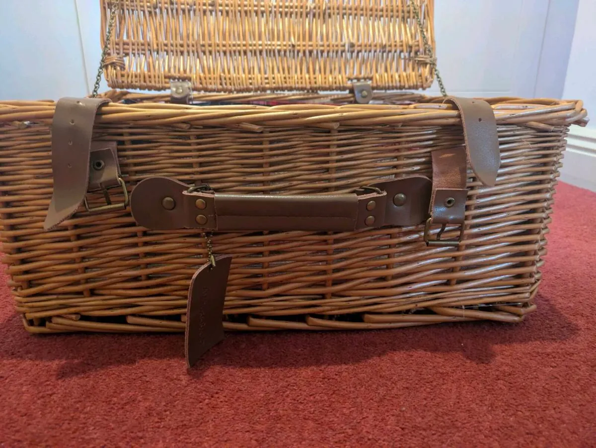 Wicker Basket with Tartan Lining - Image 4