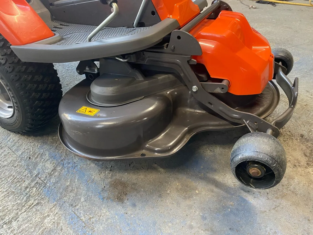 Husqvarna ride on lawnmower - Image 3