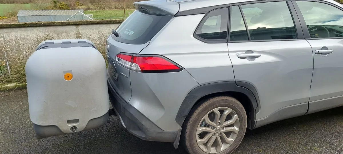 Dog box for car hitch - Image 4