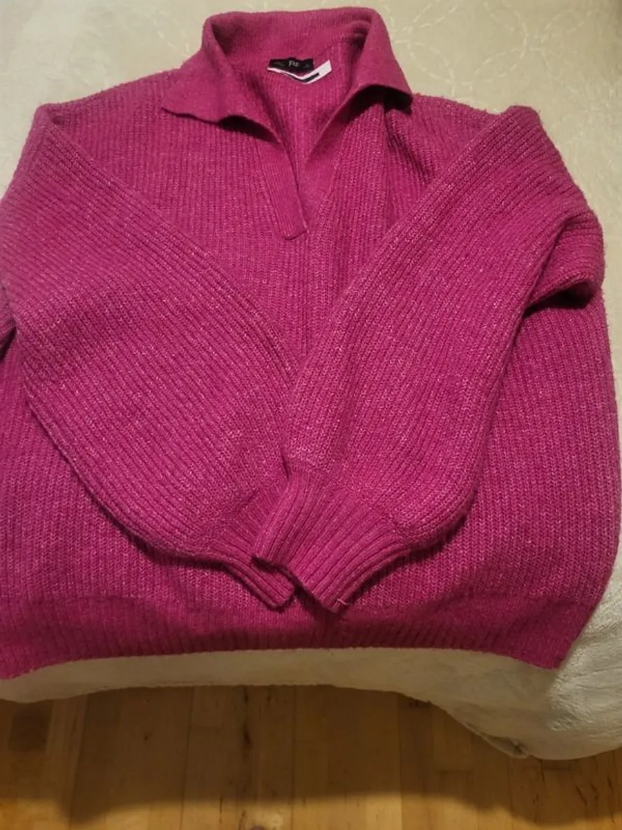 Ladies pink wool pullover size large - Image 1