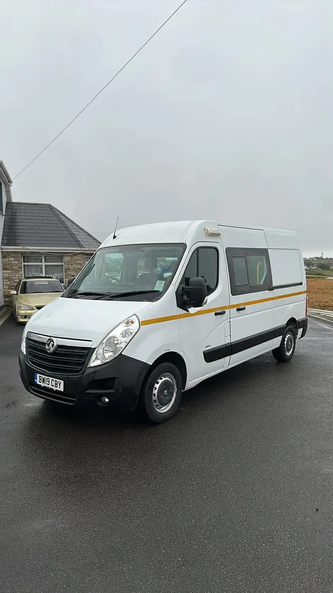 2019 renault master welfare van 6 seater - Image 2