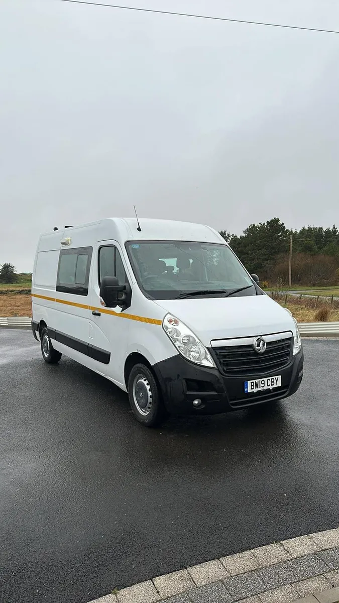 2019 renault master welfare van 6 seater - Image 1