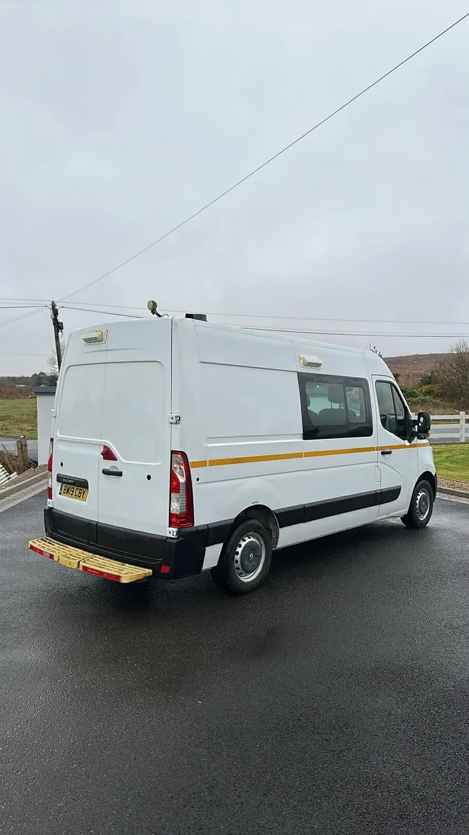 2019 renault master welfare van 6 seater - Image 4