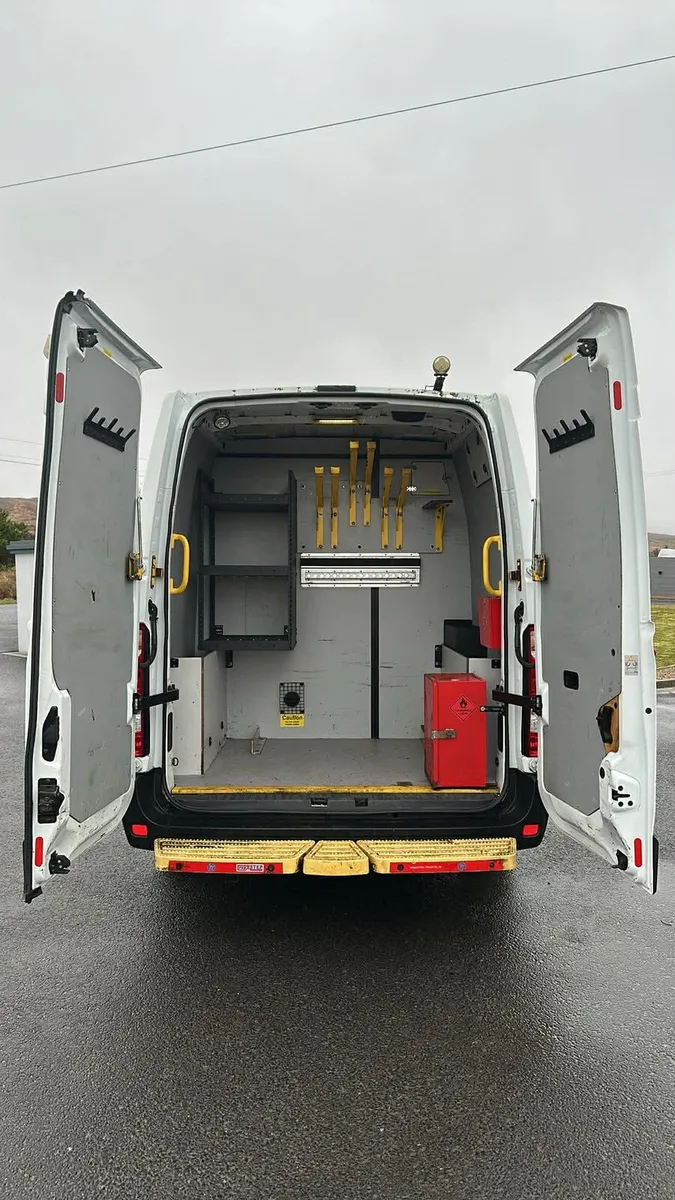 2019 renault master welfare van 6 seater - Image 2