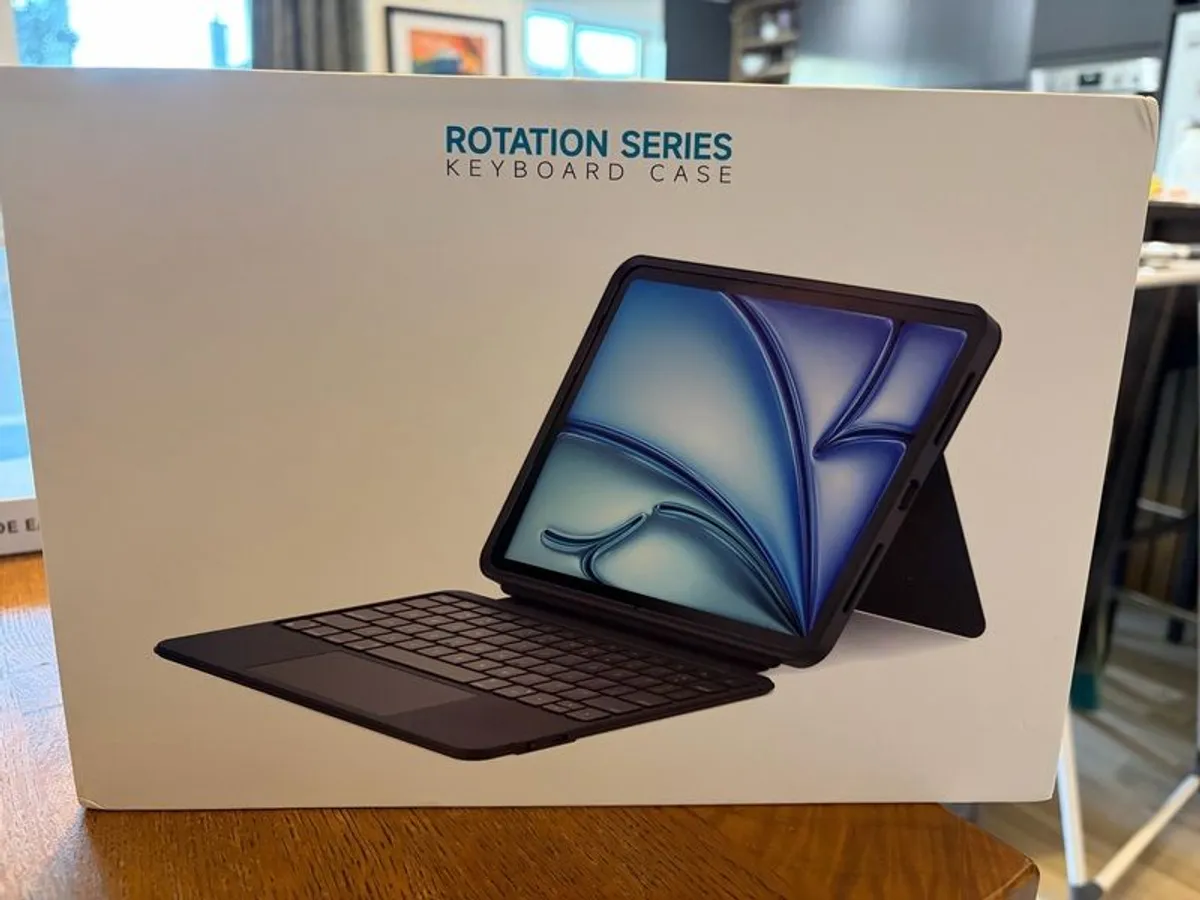 iPad keyboard Case with Trackpad - Image 1