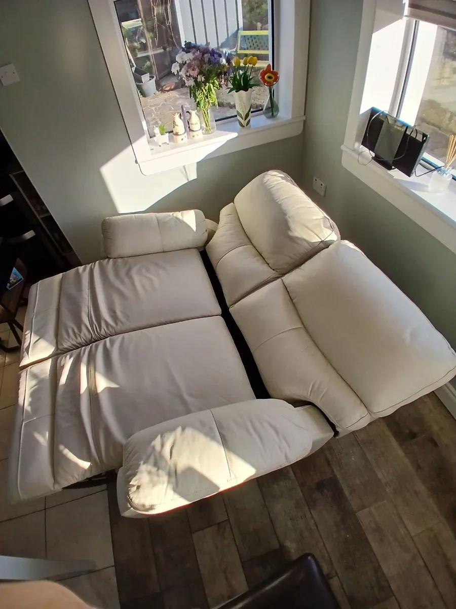 Two seater reclining couch - Image 2