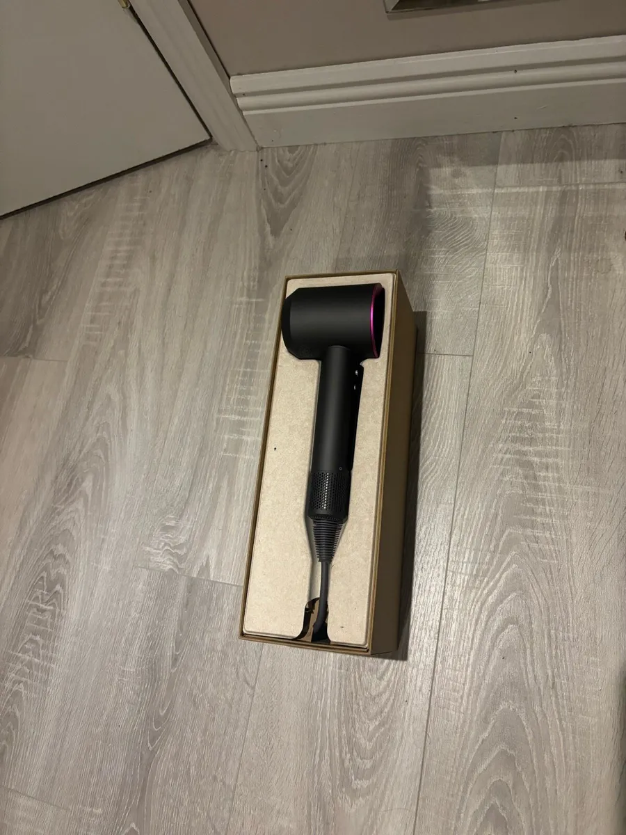 Dyson supersonic hairdryer - Image 2