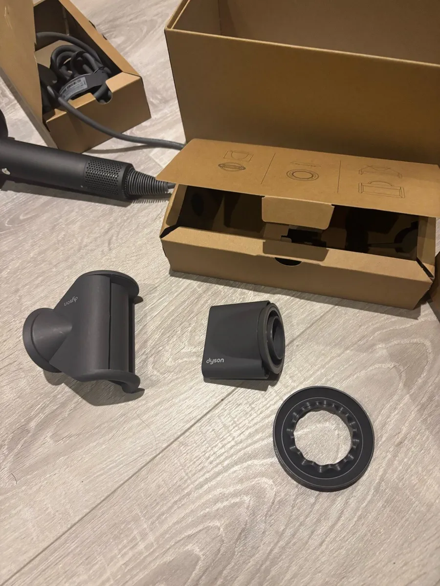 Dyson supersonic hairdryer - Image 4