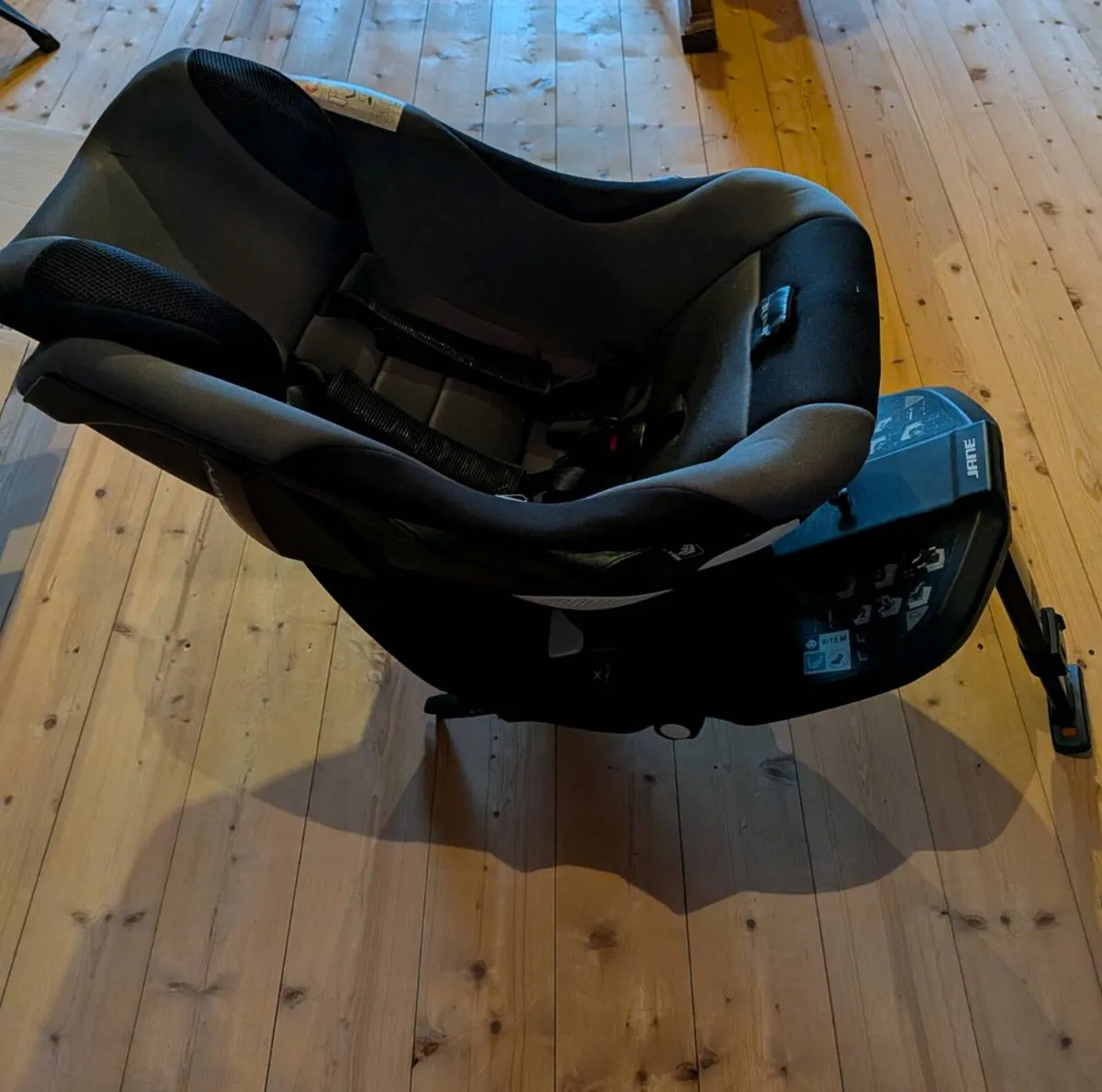 Jane Gravity Isofix swivel car seat - Image 4