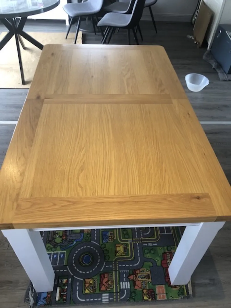 Kitchen table - Image 1
