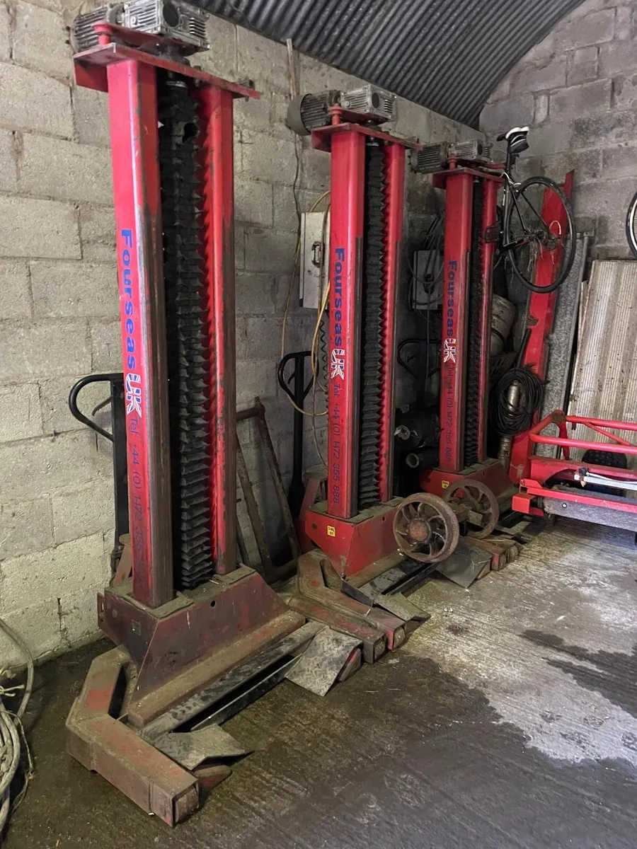 4 post lift - Image 1