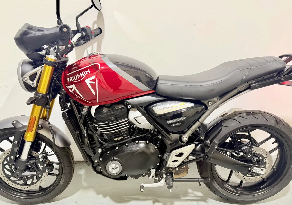 TRIUMPH STREET TWIN 400 2025 - Image 2