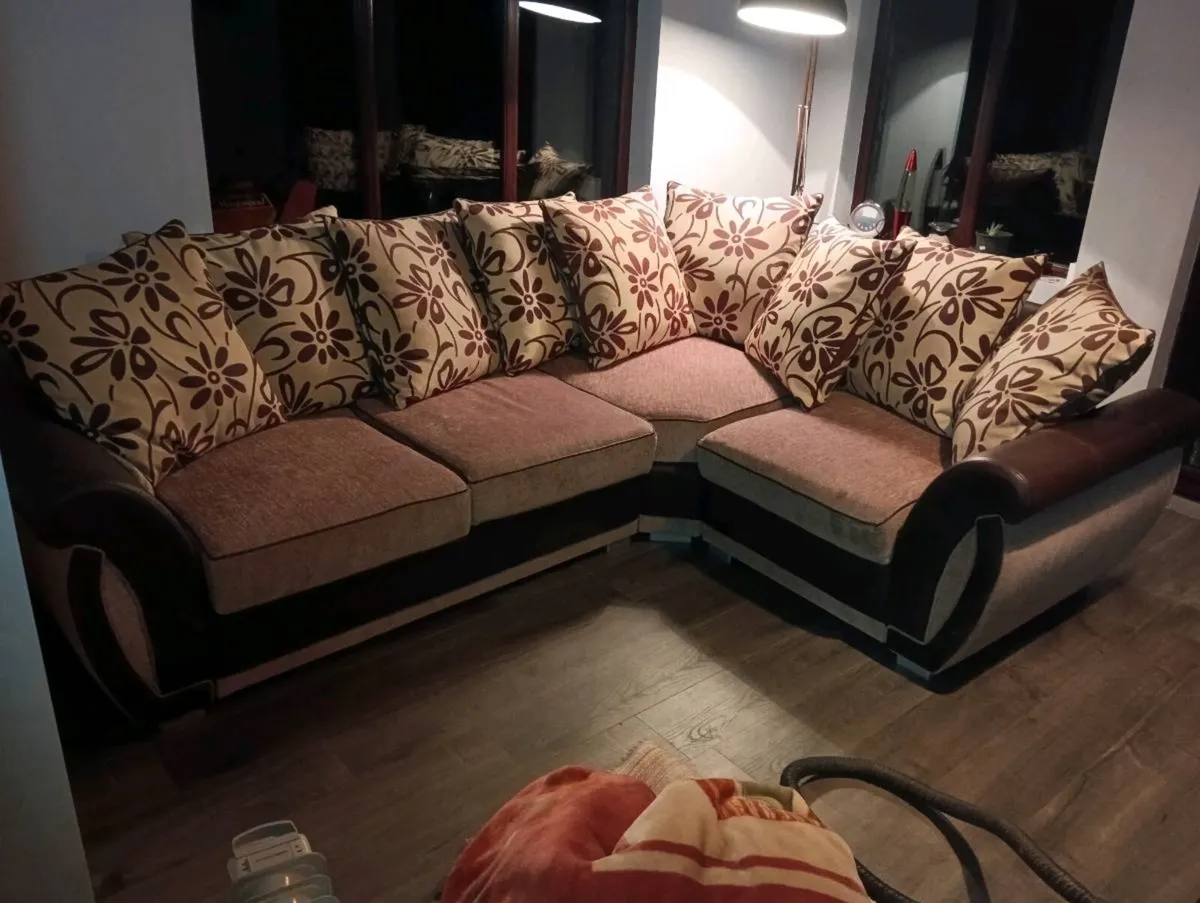 Corner sofa - Image 1