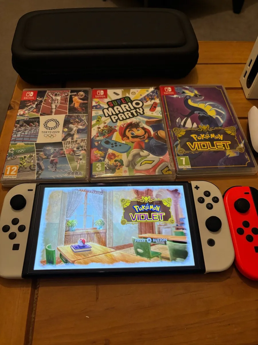 Switch OLED with 4 joy-cons and accessories - Image 2