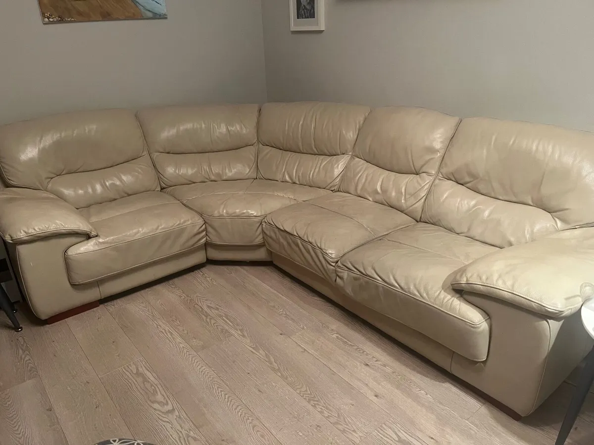 Corner Couch free to go - Image 1